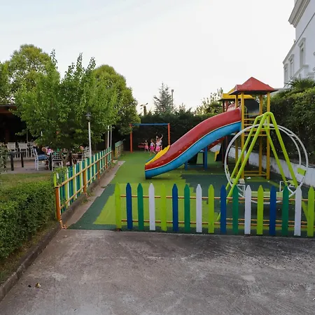Antonia * Tirana